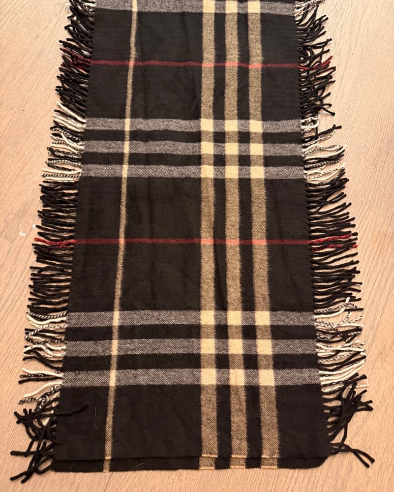 Classic Checked Burberry Scarf - Image 2