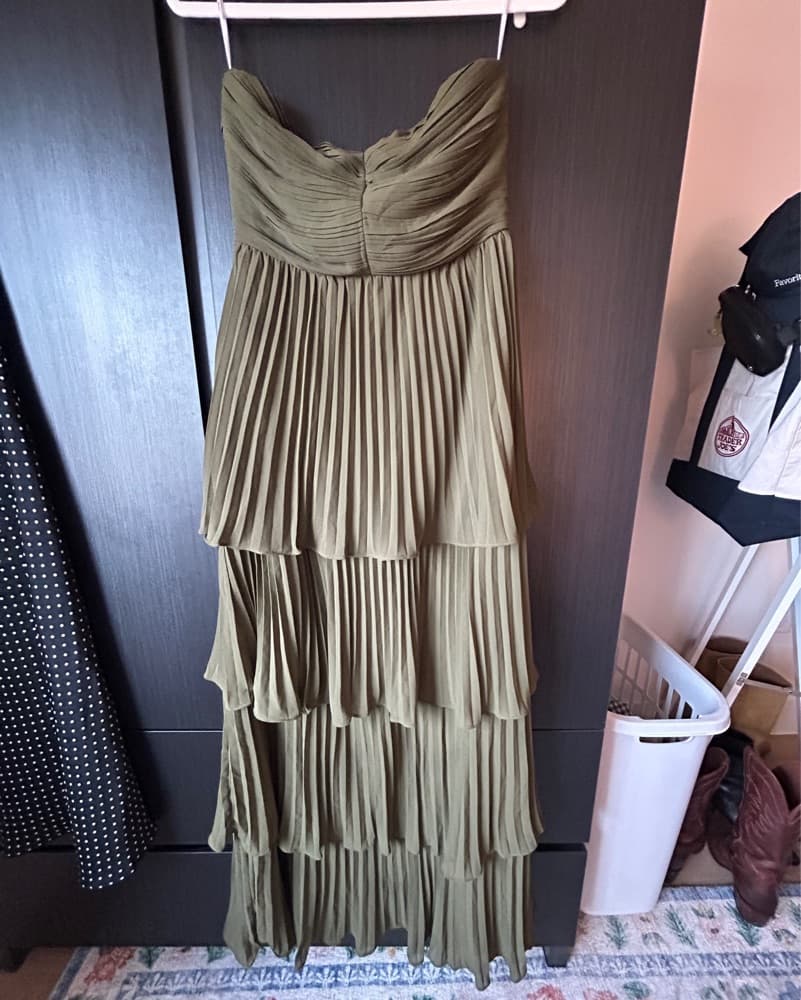 Elegant Olive Green Tiered Dress - Image 5