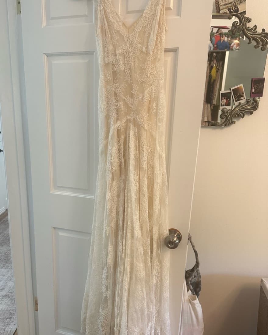 Monique Lhuillier Lace Wedding Dress - Image 2