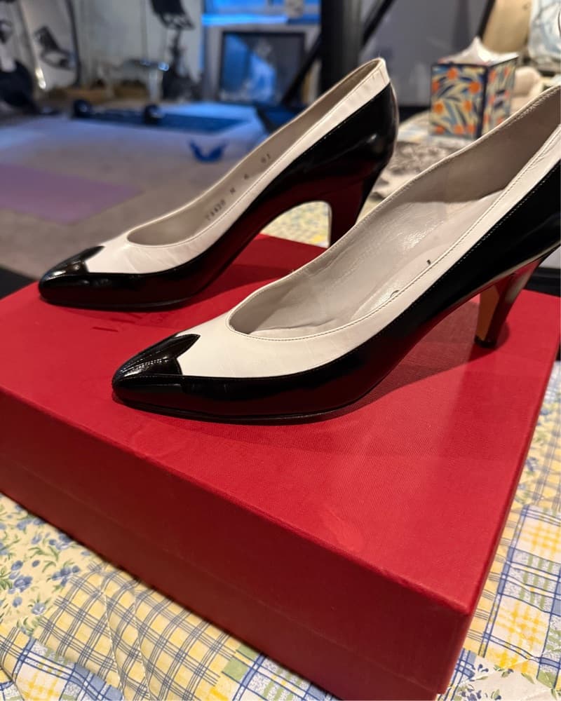 Elegant Patent Leather Pumps - Image 1