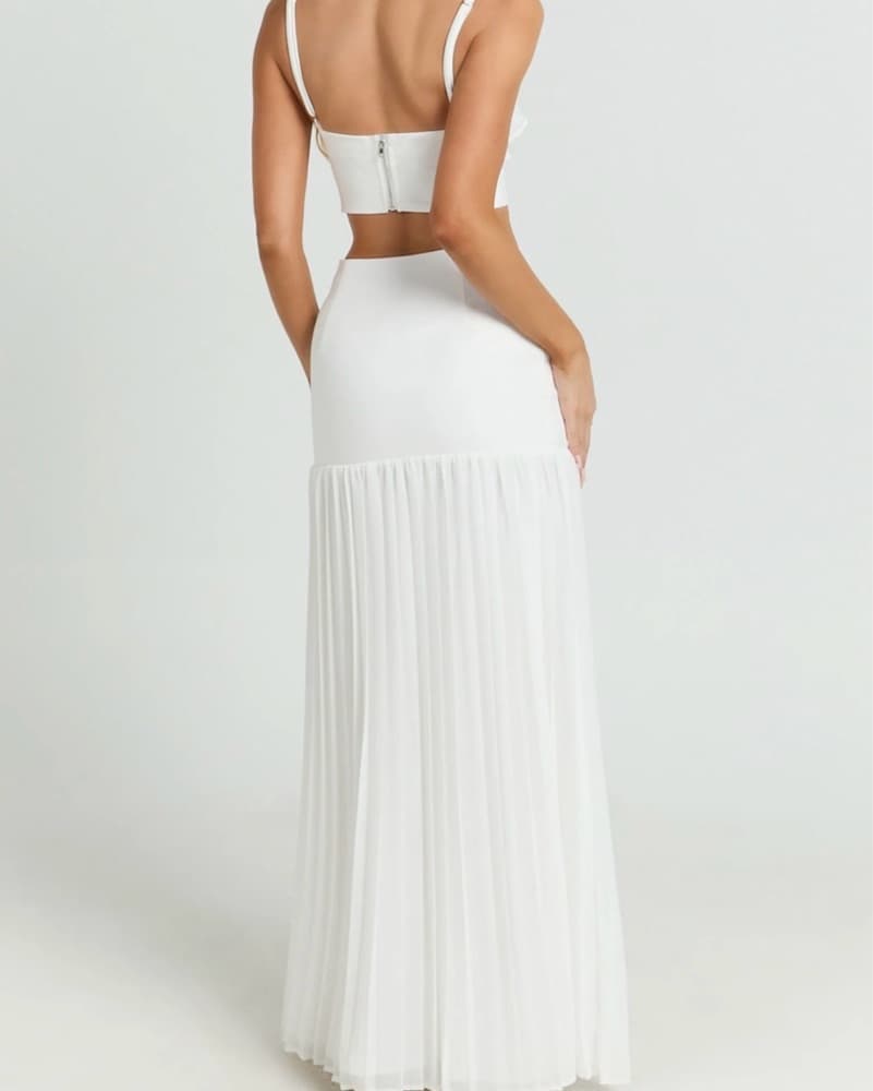 Chic White 2-Piece Crop Top and Pleated Maxi Skirt Set - Image 2