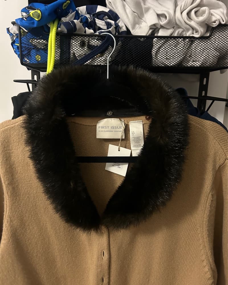 Vintage Fur Collar Tan Sweater - Image 3