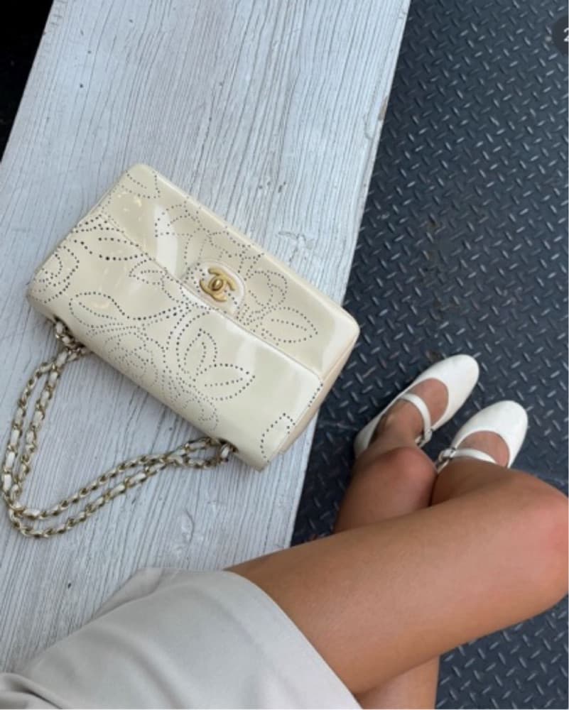 Chanel Medium Cream Flap Bag - Image 2