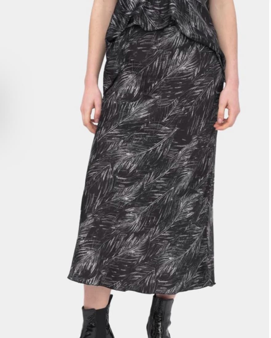 Glamorous Feather-Inspired Maxi Skirt - Image 2