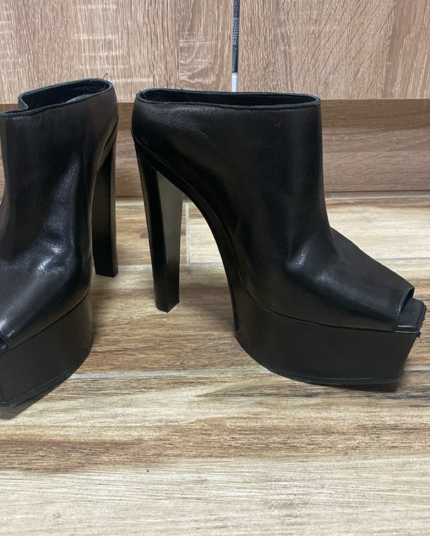 Vera Wang Collection Platform Mules - Image 1