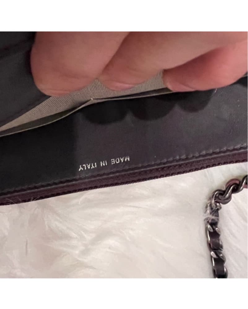 Luxurious Velvet Chanel Crossbody Bag - Image 5
