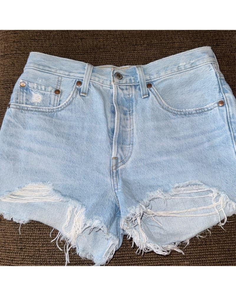 Levi Shorts Women’s Size 27 - Image 1