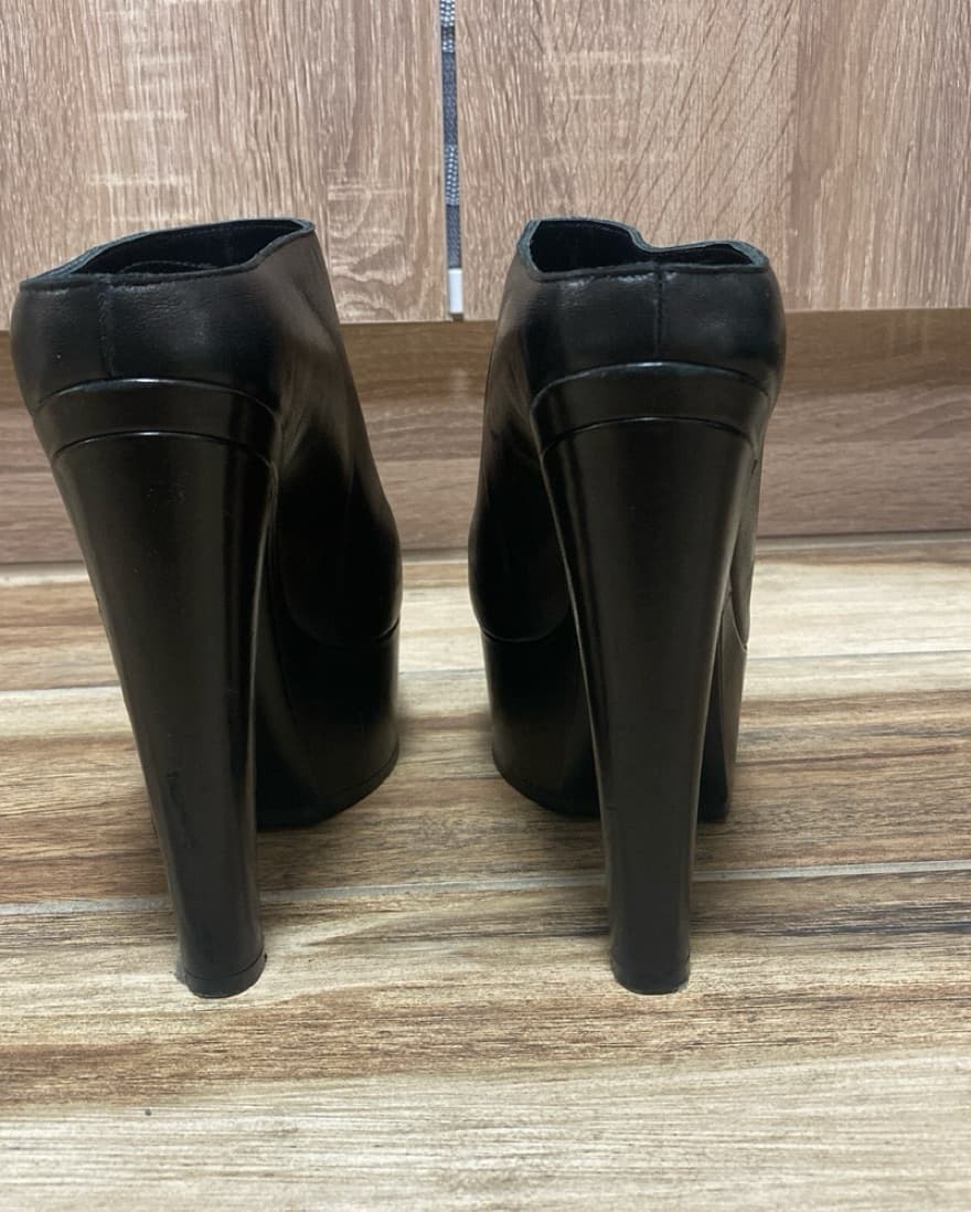 Vera Wang Collection Platform Mules - Image 3