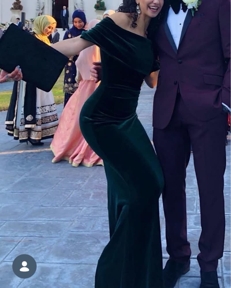 Vince Camuto Green Velvet Gown - Image 3
