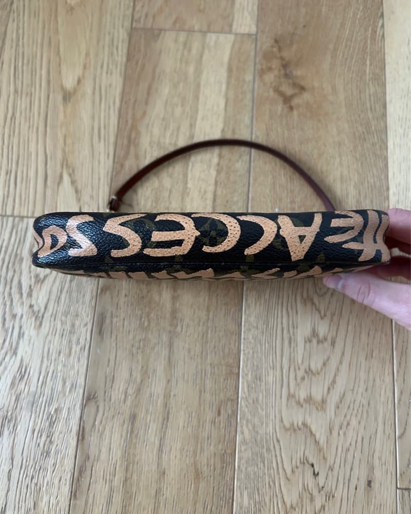 Louis Vuitton Pochette Graffiti - Image 2