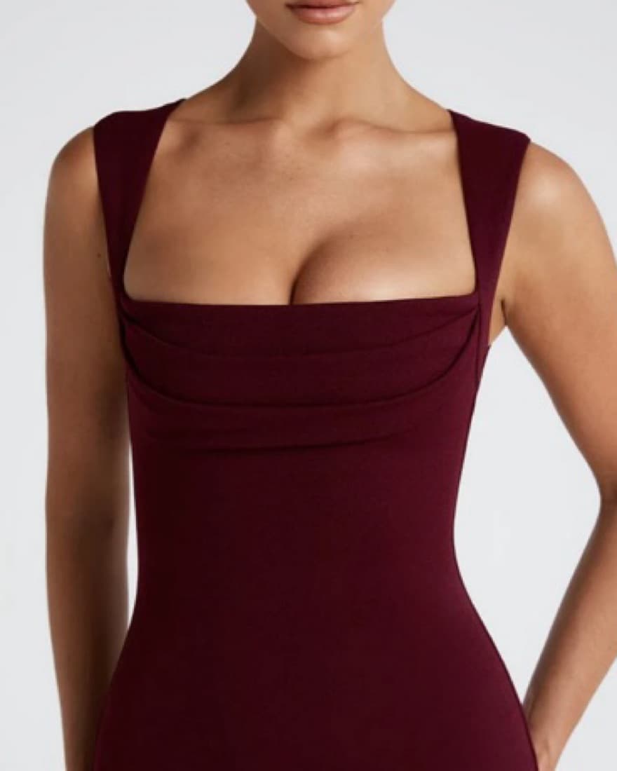 Elegant Burgundy Bodycon Gown - Image 5