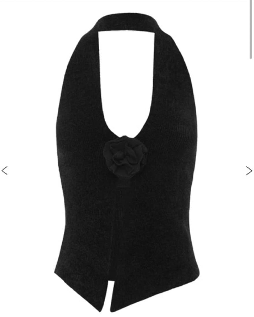 With Jean Rose Top Black - Image 4