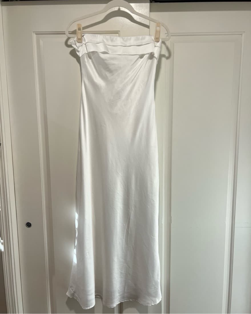 White Boutiqe Silk Dress - Image 3