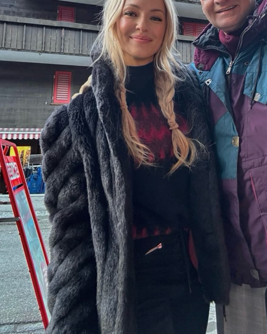 VINTAGE black fox fur coat  - Image 3