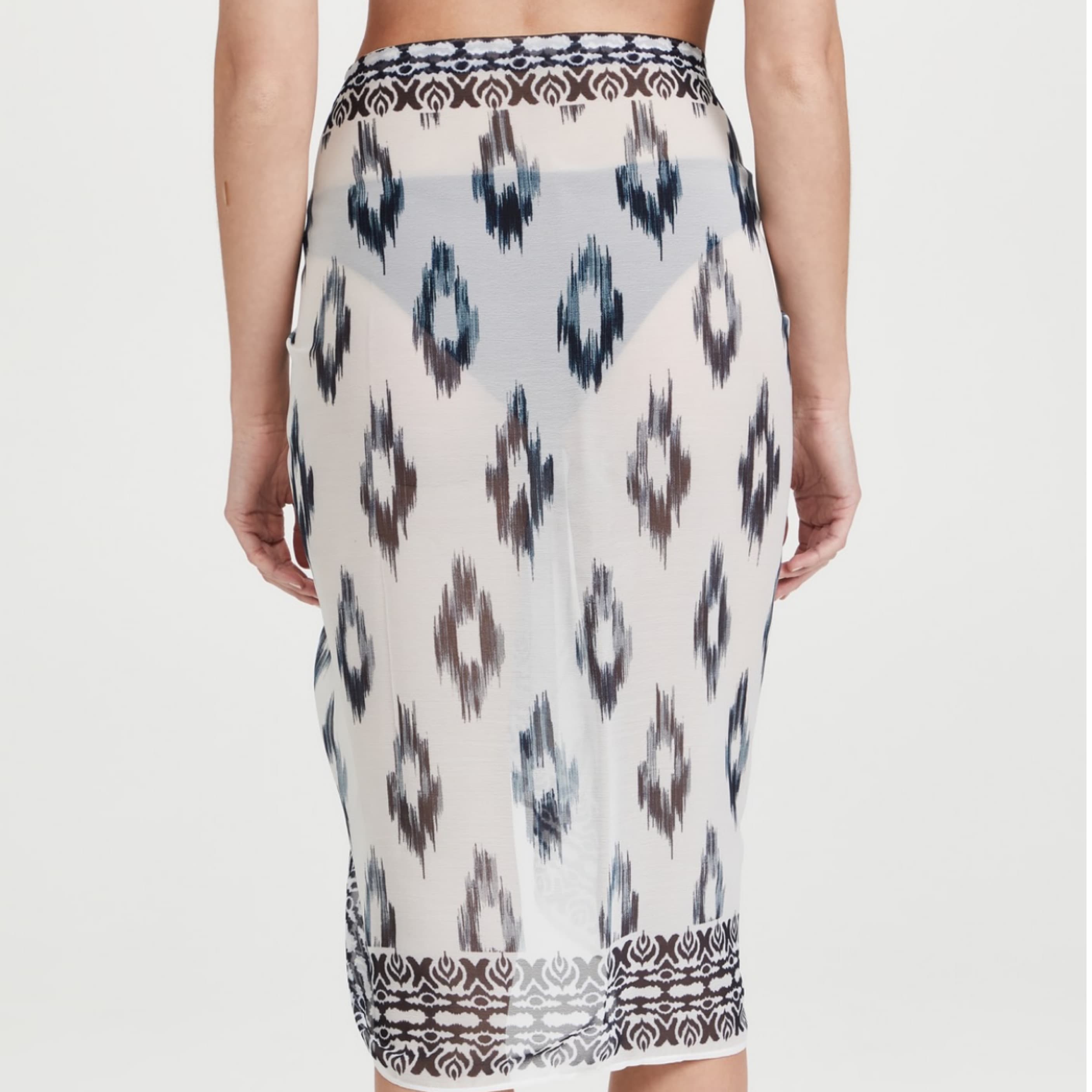 Playa lucila Black + white Print Sarong - Image 2