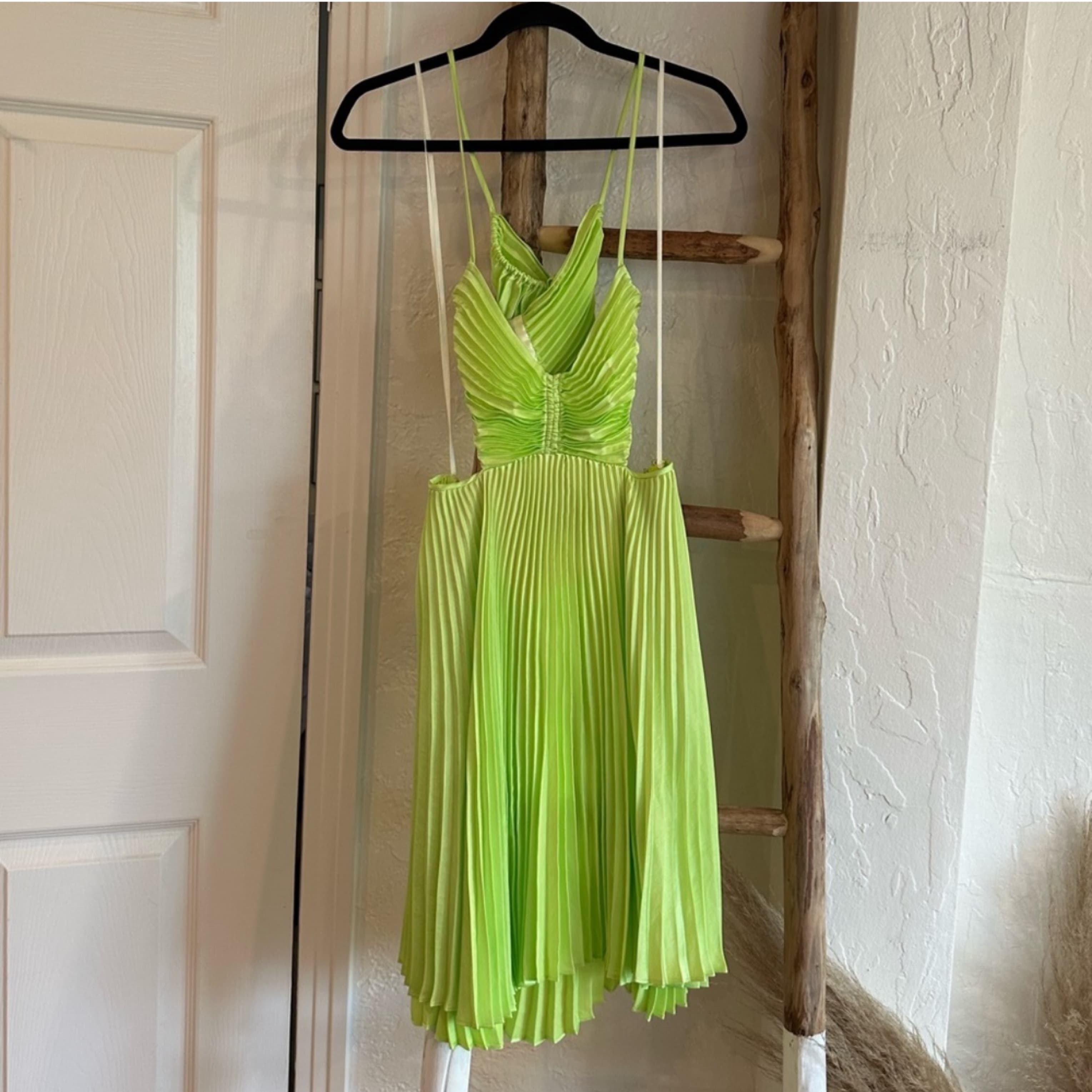 ALC Ari Green Mini Dress Pleated Size 0 - Image 3