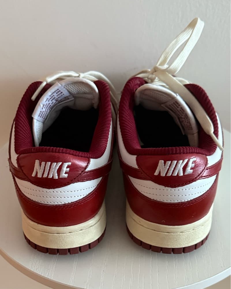 Vintage-Inspired Nike Sneakers - Image 3