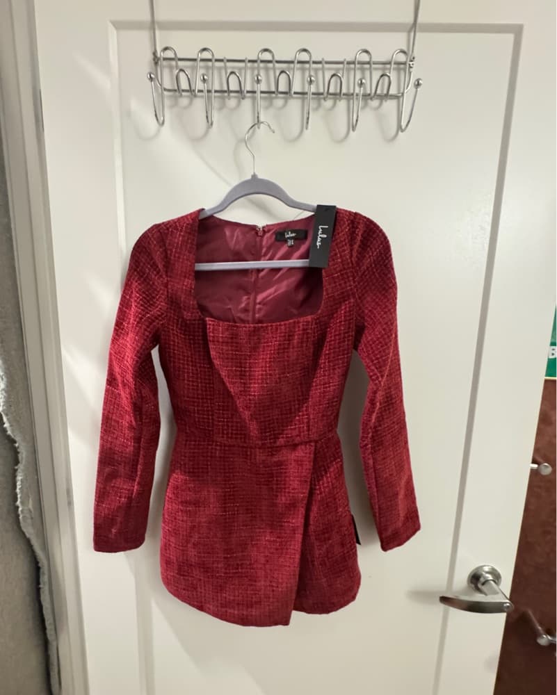 Chic Red Textured Mini Dress - Image 3