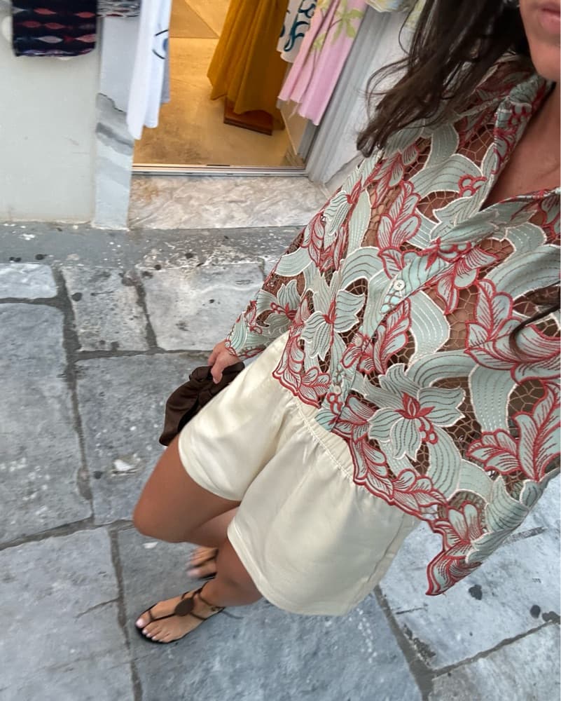 L’Agence Akemi Embroidered Cropped Shirt - Image 3