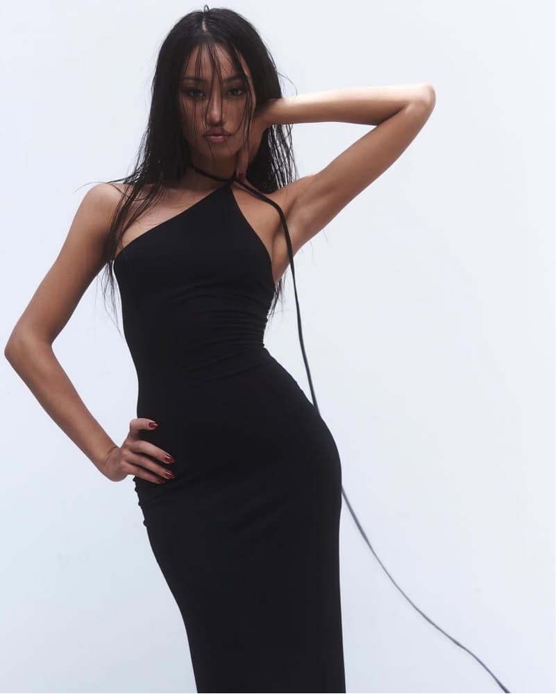 Elegant Black Halter Maxi Dress - Image 3