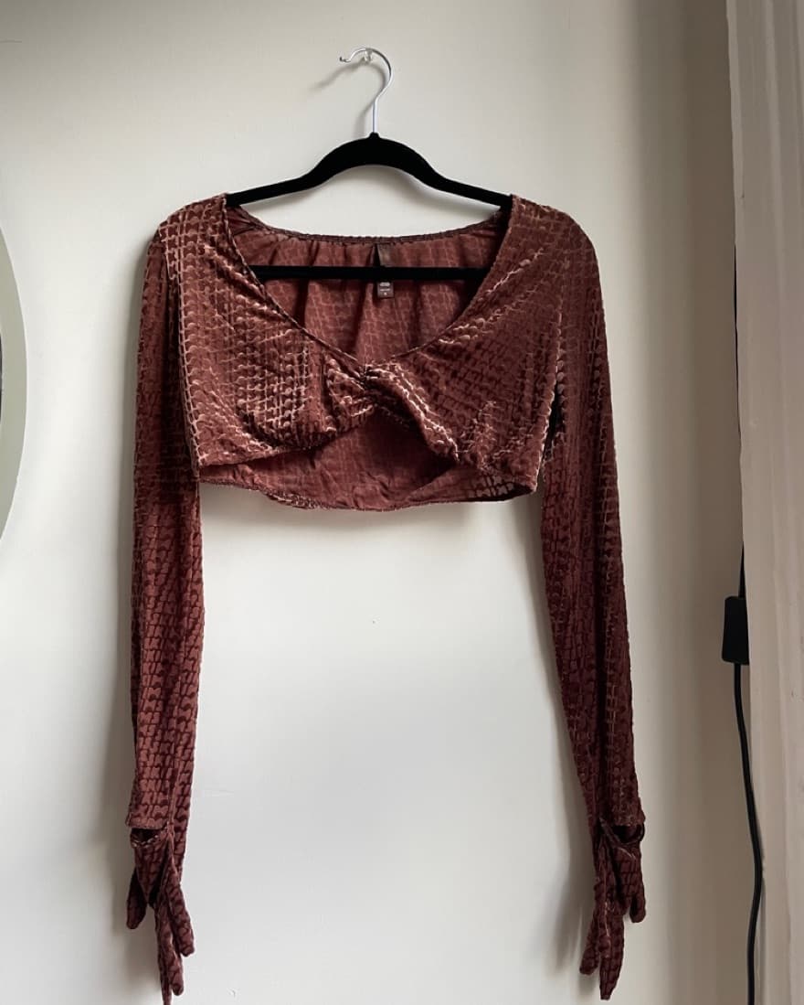 Skims Cropped Longsleeve Top With Gloves - Image 2