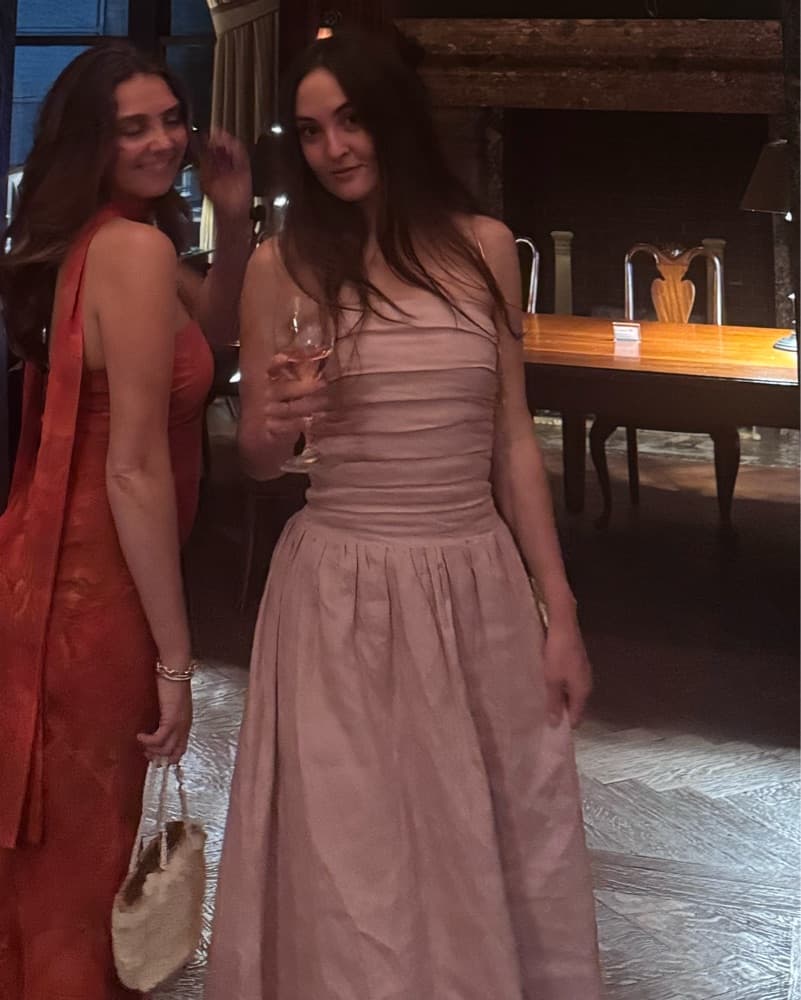 Elegant Soft Pink Midi Dress - Image 3
