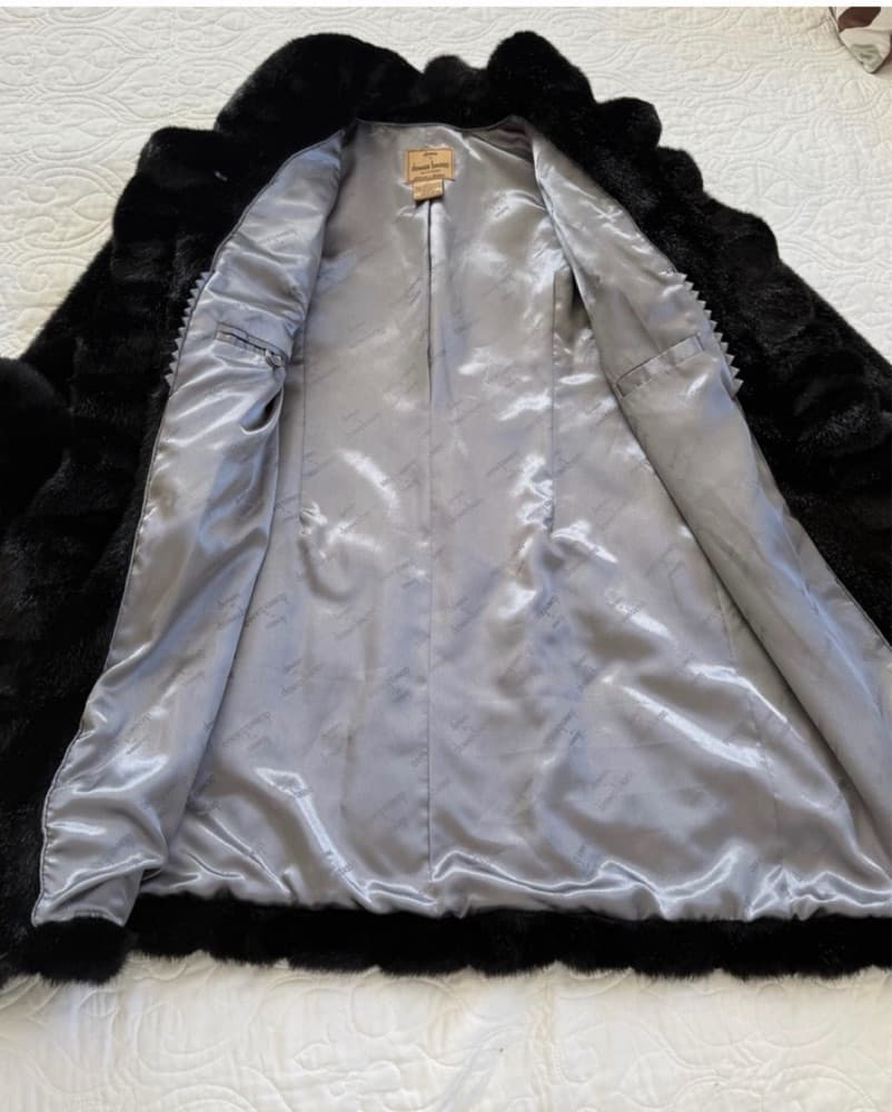 Luxurious Black Fur Coat - Brand New - Image 3