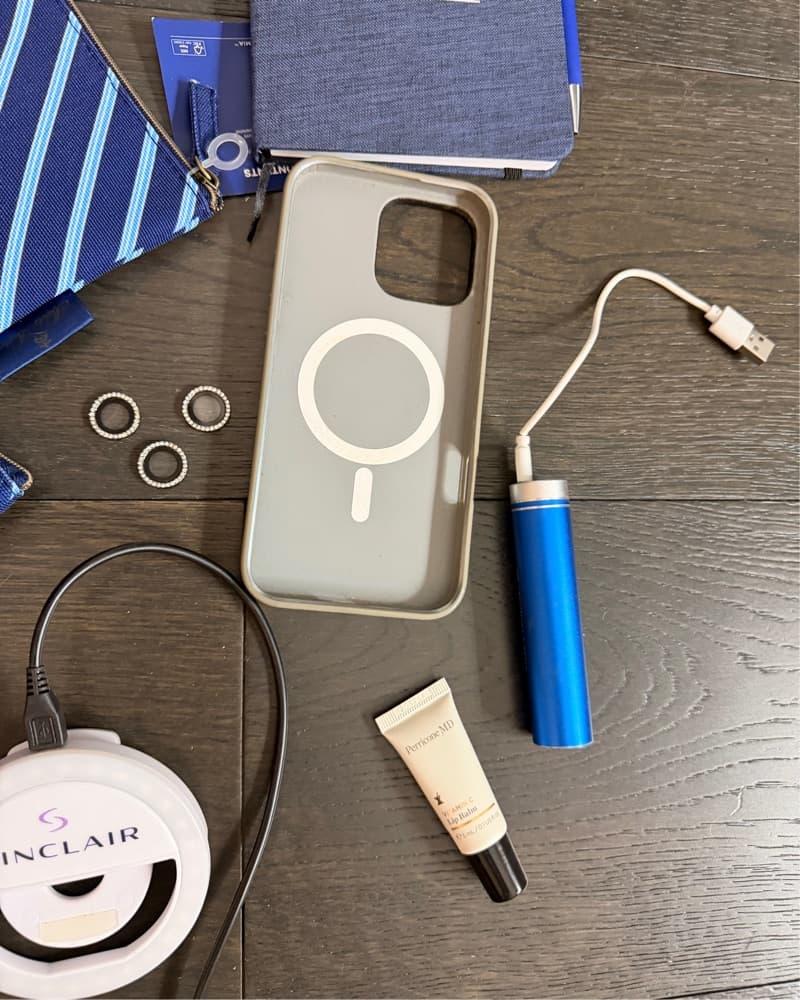 TRAVEL ESSENTIALS KIT  - Image 4
