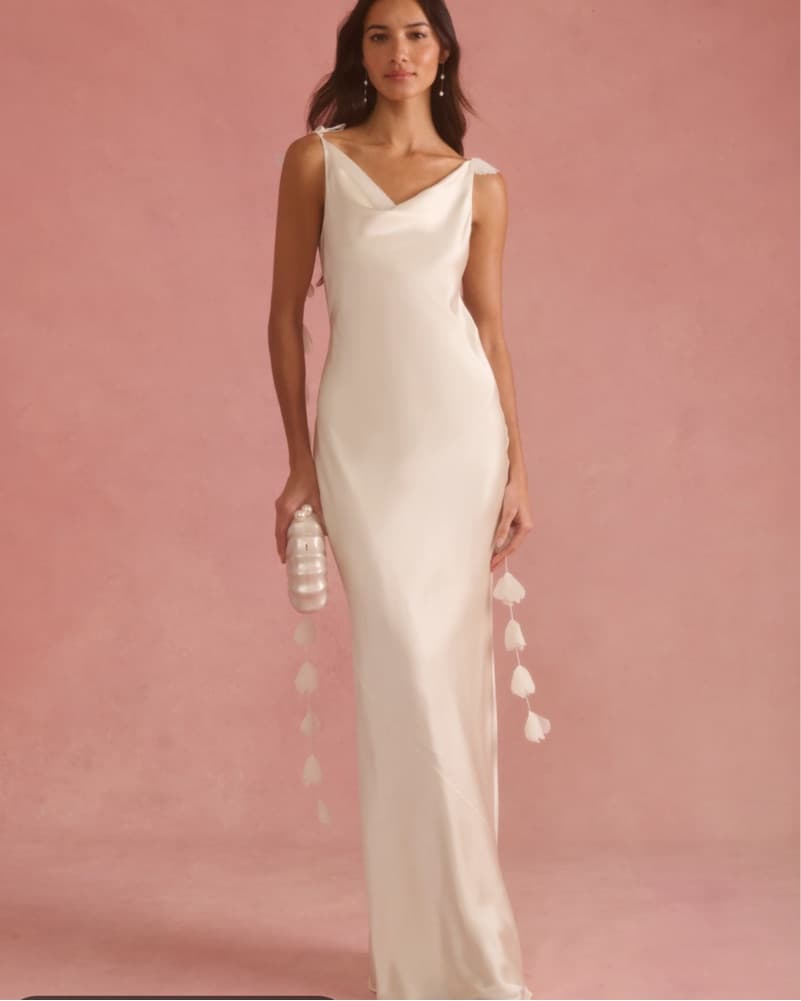 Elegant Flowy White Gown Floral Details - Image 4