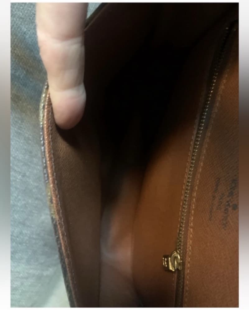 Louis Vuitton St. Cloud Crossbody Bag - Image 4