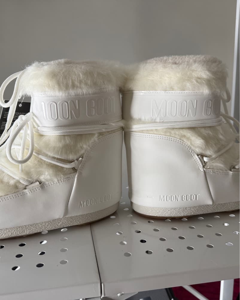 Moon Boot Faux Fur White - Image 1