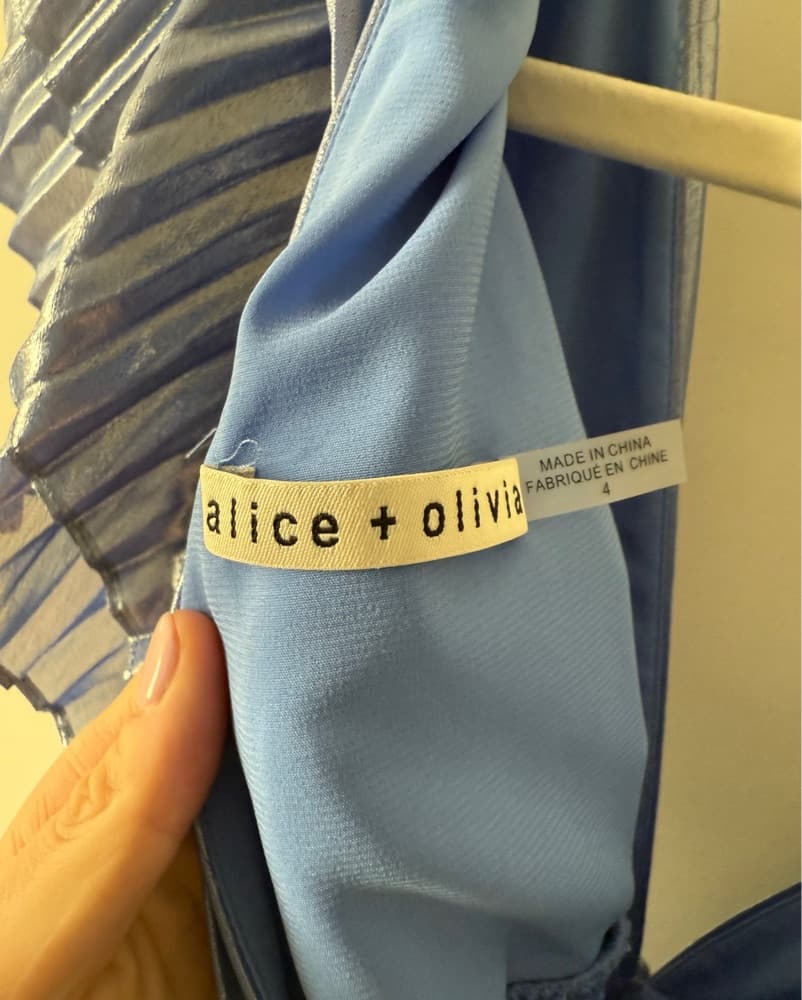 ALICE + OLIVIA Niesha Metallic Handkerch - Image 4