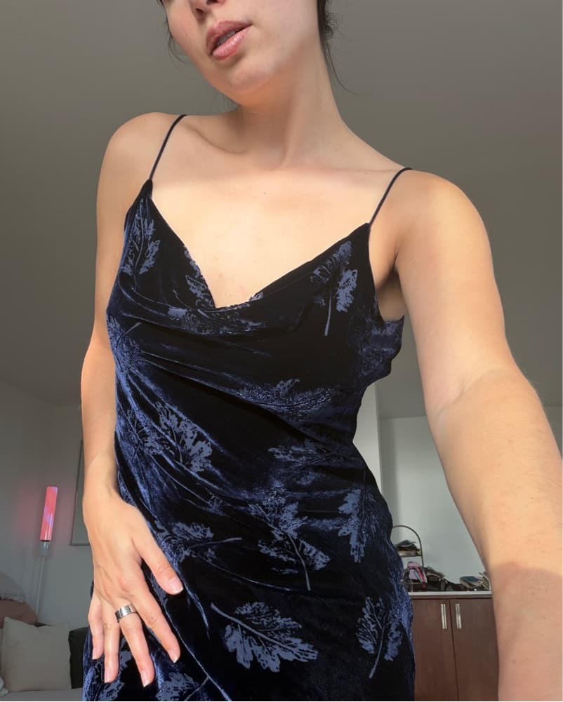Elegant Velvet Gown in Midnight Blue - Image 5