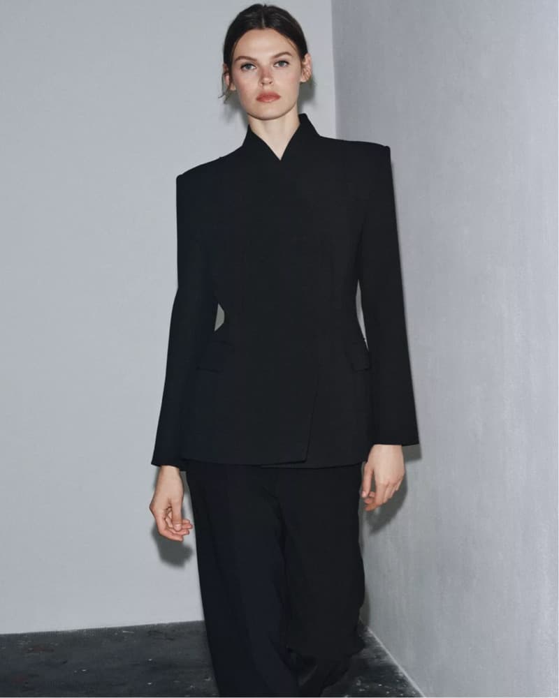 Sleek and Sophisticated Black Blazer - Image 3