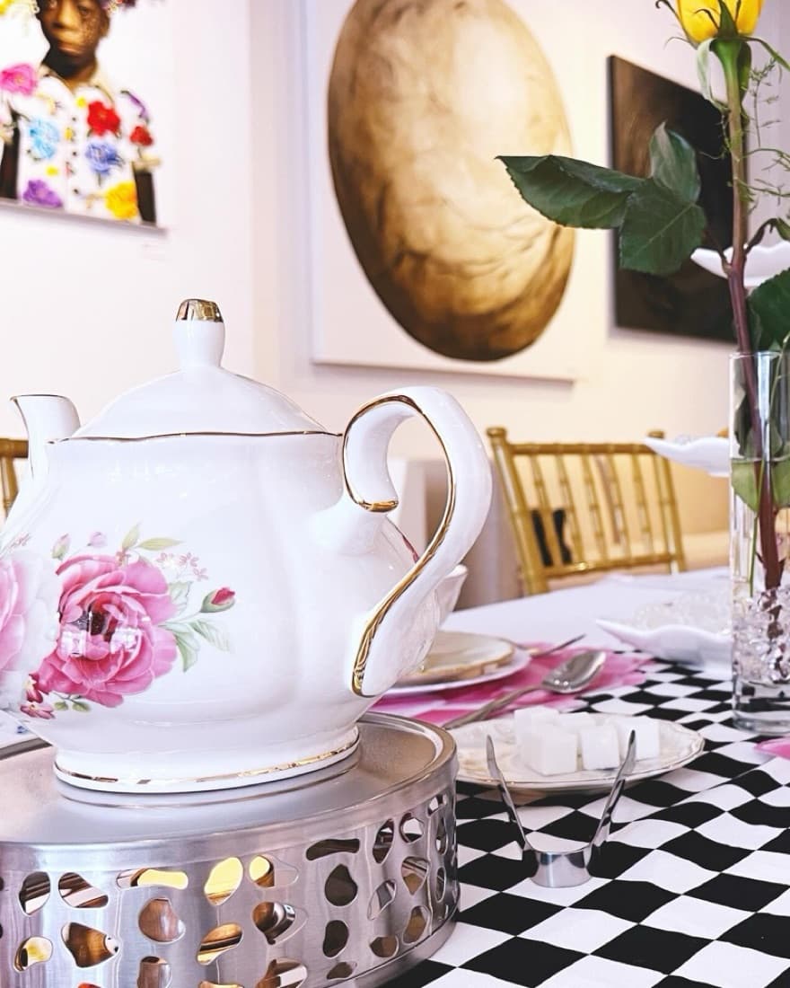 6 Elegant Teapots - Image 3