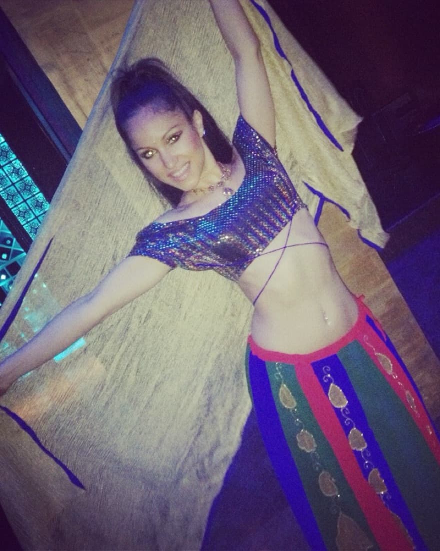 Indian Bollywood Choli & Lehenga Costume - Image 4