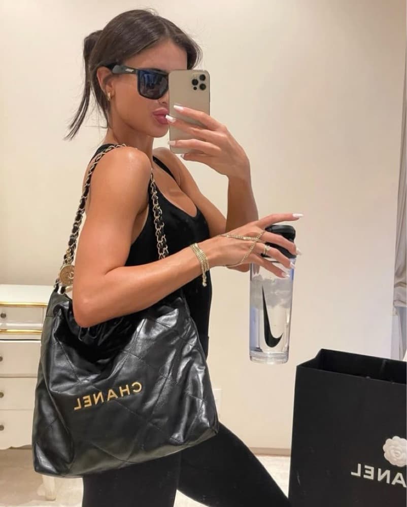Small Chanel 22 Black Hobo Bag - Image 2