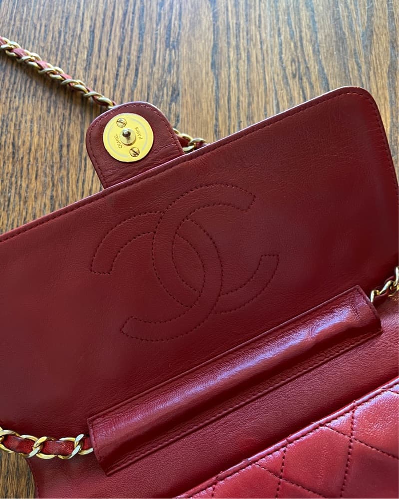 Vintage Chanel Matelasse Leather Purse - Image 3
