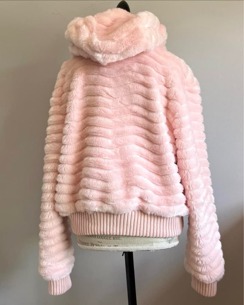 Y2K Mudd Pink Faux Fur Jacket - Image 3