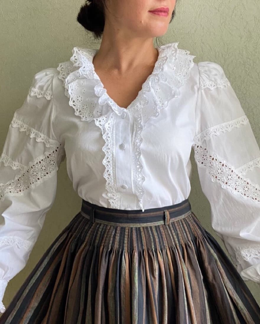 Vintage Cottage Core Blouse  - Image 4