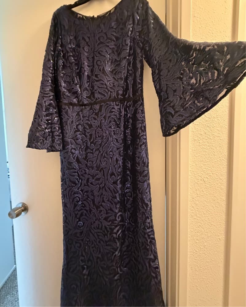 Elegant Velvet Maxi Dress - Image 3