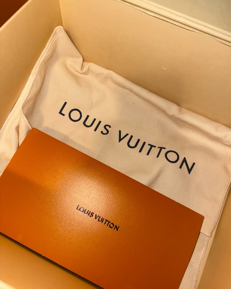 Louis Vuitton Bucket Bag With Coin Purse - Image 5
