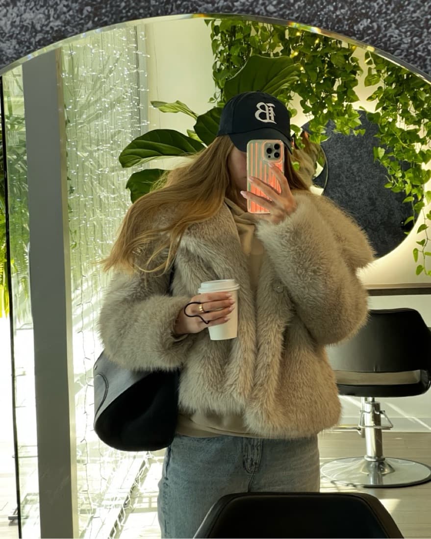 Mob Wife Fur Coat - Image 3