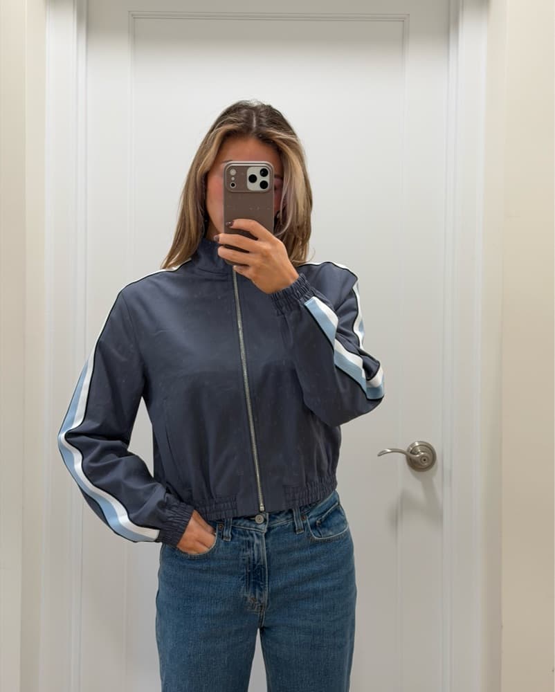 Aritzia Grey Cropped Jacket - Image 2