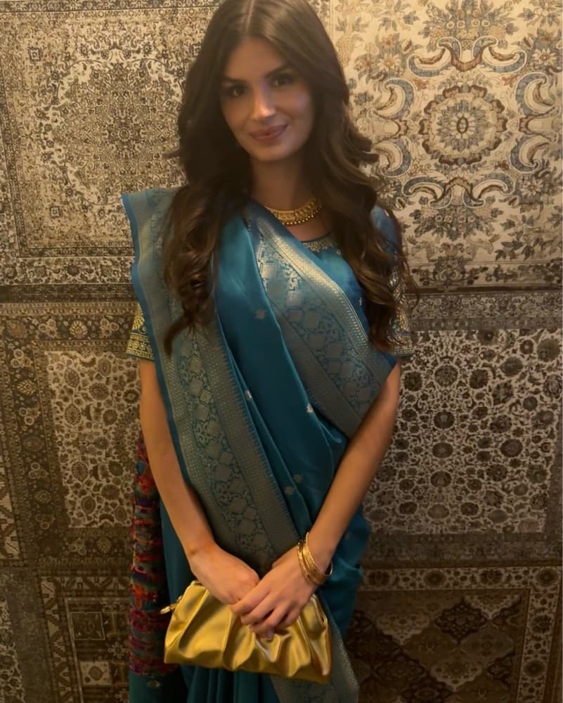 Beautiful Blue Sari - Image 2
