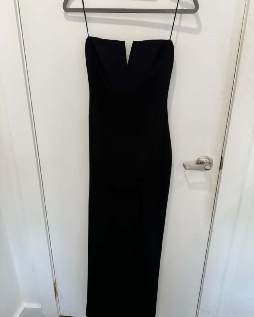 Black V-cut Formal Dress - Image 3