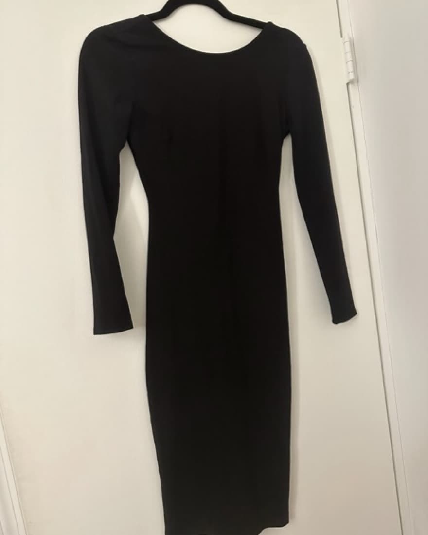 Black Backless Long Sleeve Dress - Image 5