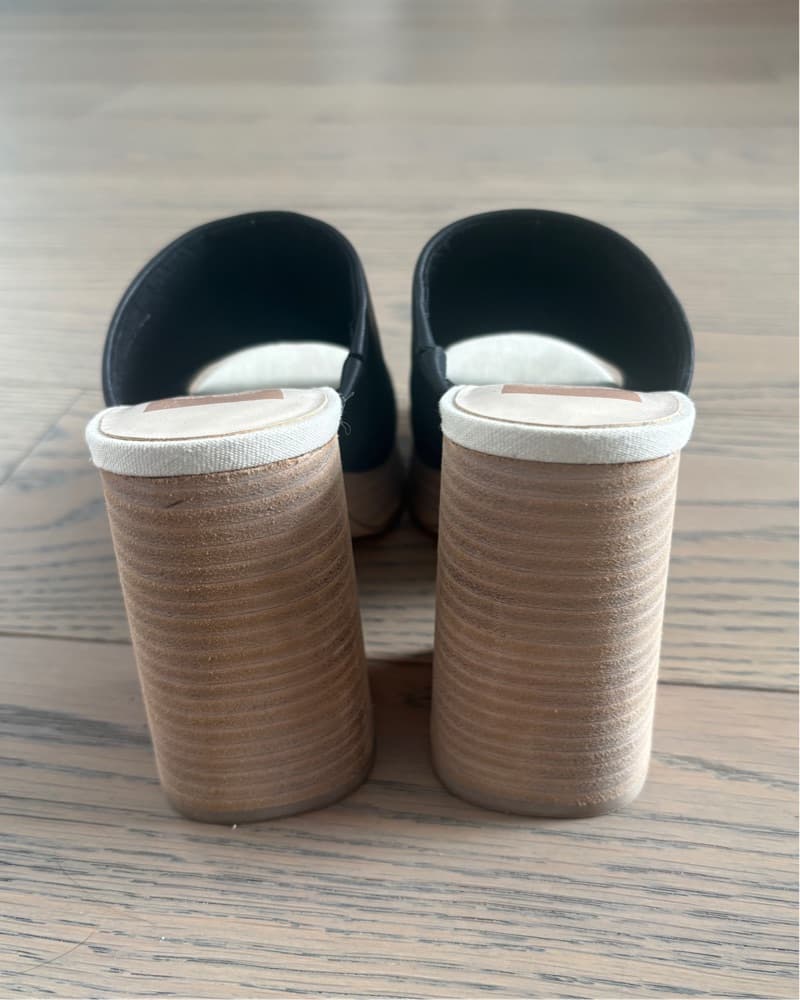 Chic Black Leather Mule Sandals - Image 3