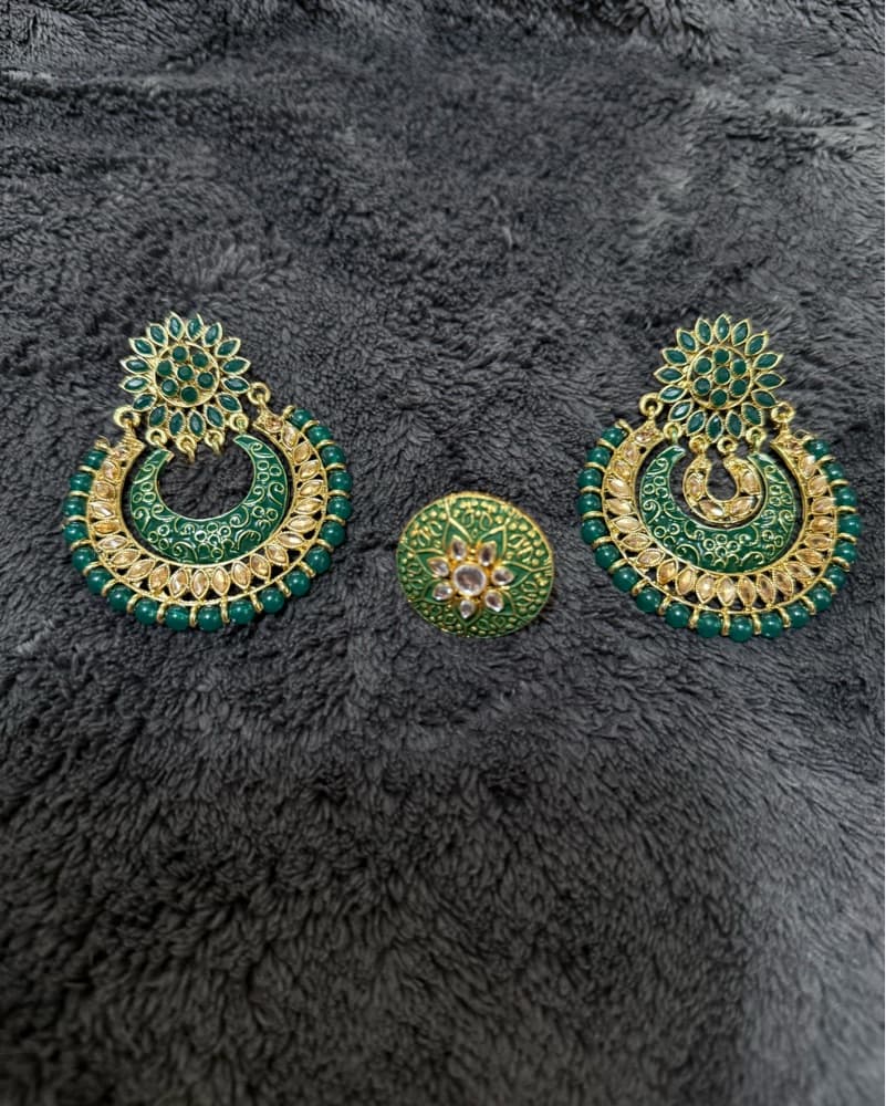 Stunning Emerald Green Kundan Earrings - Image 4