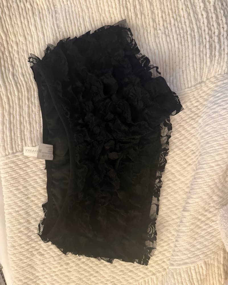 Black Ruffle Shorts Medium - Image 2